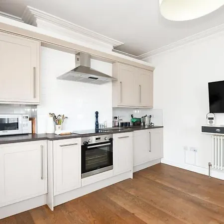 Modern Southville 5 Min Walk To Centre Apartment