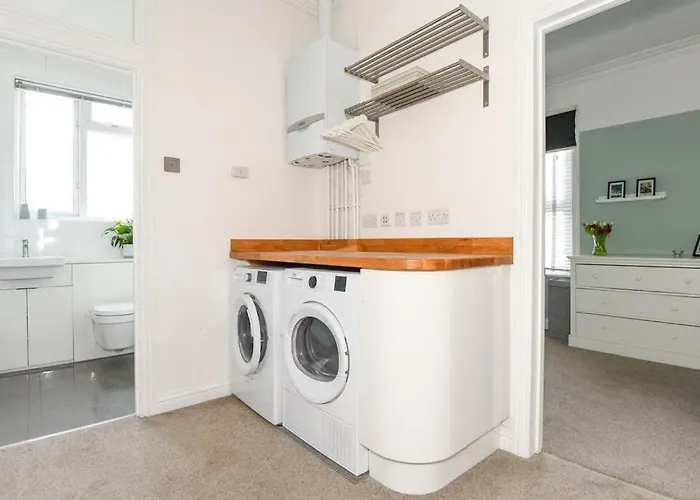 Modern Southville 5 Min Walk To Centre Apartment